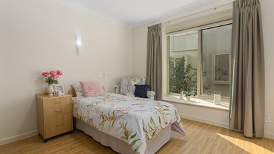 Available now - Single room with private ensuite